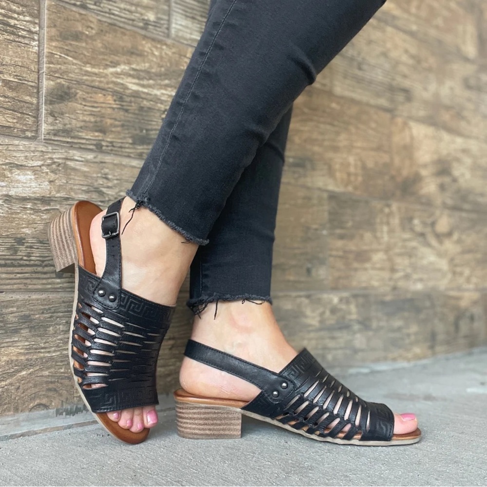 Brand new size 39 (US 8-8.5) Biza Olivia sandals. Soft genuine black leather.